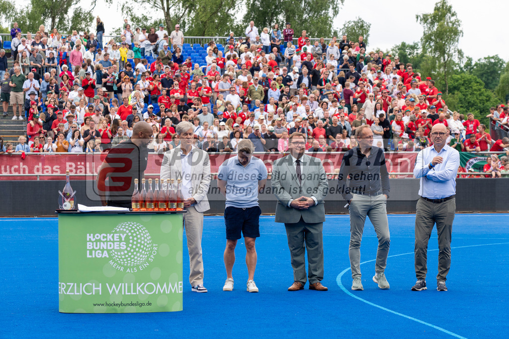 Final4_20250601-1522-HK108786 | Krefeld, Deutschland, 01.06.2025:  Feldhockey Final4 2025 – „Deutsche Feldhockey-Meisterschaften 2025“ Crefelder HTC - Rot-Weiss Köln (Finale Herren) im Gerd-Wellen-Hockeyanlage am 01.06.2025 in Krefeld, Deutschland. (Foto von Kramhöller/Fehrmann/Kaste)Krefeld, Germany, 01.06.2025: Feldhockey Final4 2025 – „Deutsche Feldhockey-Meisterschaften 2025“ Harvestehuder HTC - Düsseldorfer HC (Finale Damen) in Gerd-Wellen-Hockeyanlage at 01.06.2025 in Krefeld, Deutschland. (Foto from Kramhöller/Fehrmann/Kaste)