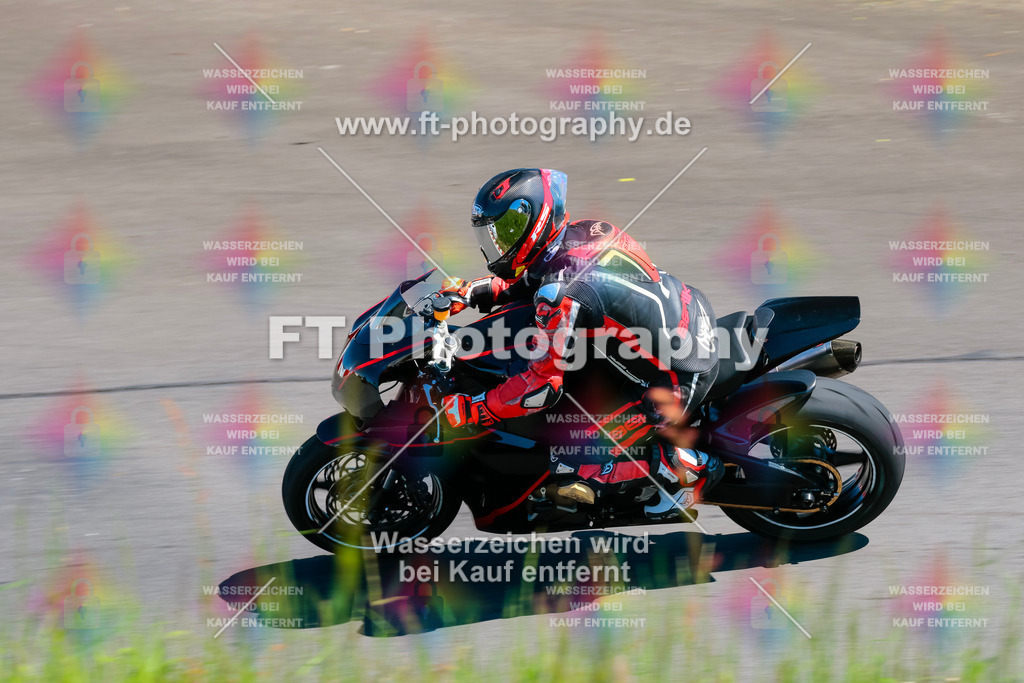 Moto-TeamOBK-22176 | Hier findet Ihr Bilder von Touristenfahrten auf der Nürburgring Nordschleife oder von anderen Veranstaltungen die ich besucht habe. Viel Spass beim Durch Schauen 