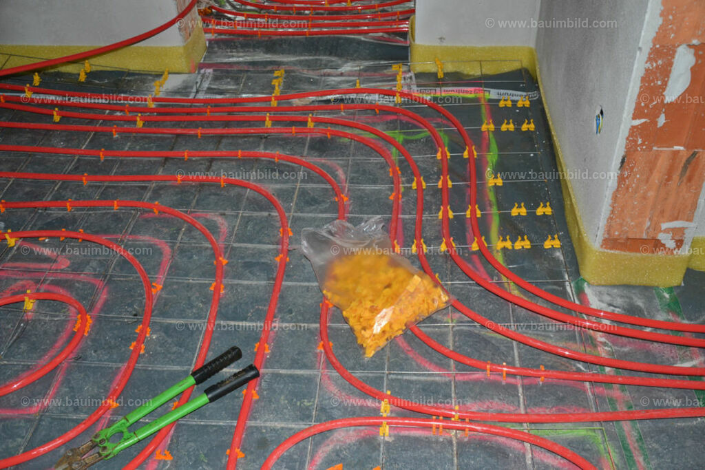 bib-lg16-heizung-0045 | Nach LV-Leistungsgruppen sortierte Detailfotos über den Bau eines Hauses. Alle Hausbau-Bilder direkt vom Urheber und Autor der Website Haus-Selber-Bauen.com