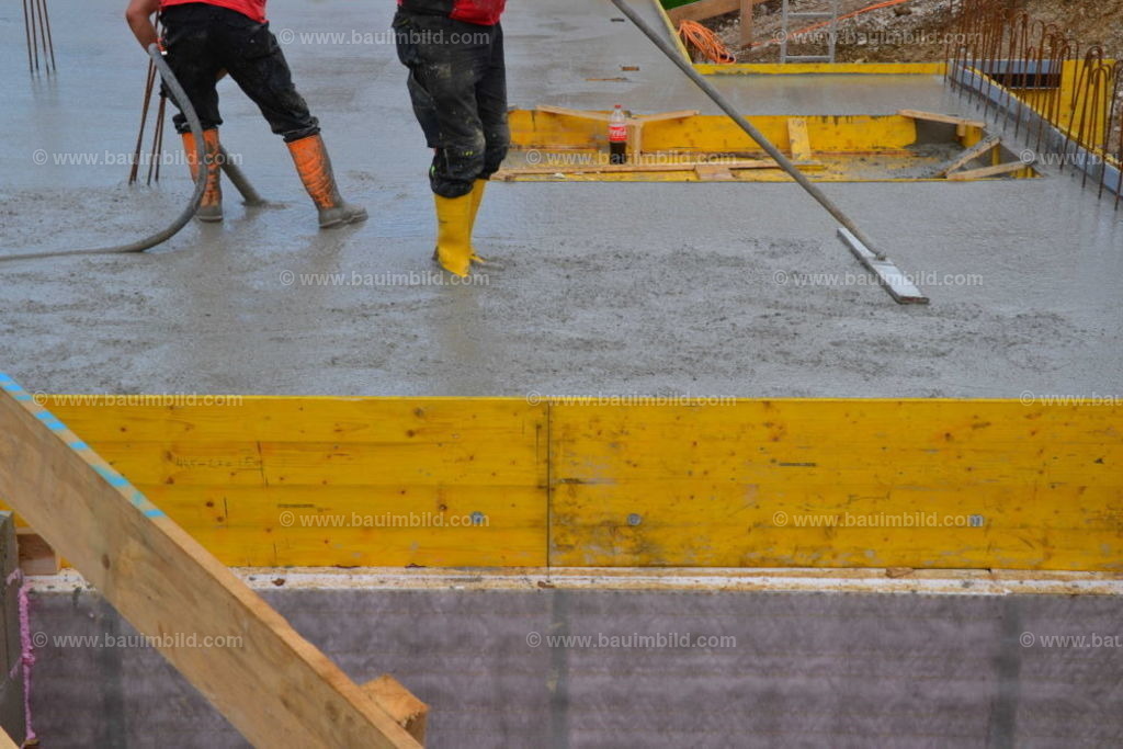 bib-lg04-betonarbeiten-0360 | Nach LV-Leistungsgruppen sortierte Detailfotos über den Bau eines Hauses. Alle Hausbau-Bilder direkt vom Urheber und Autor der Website Haus-Selber-Bauen.com