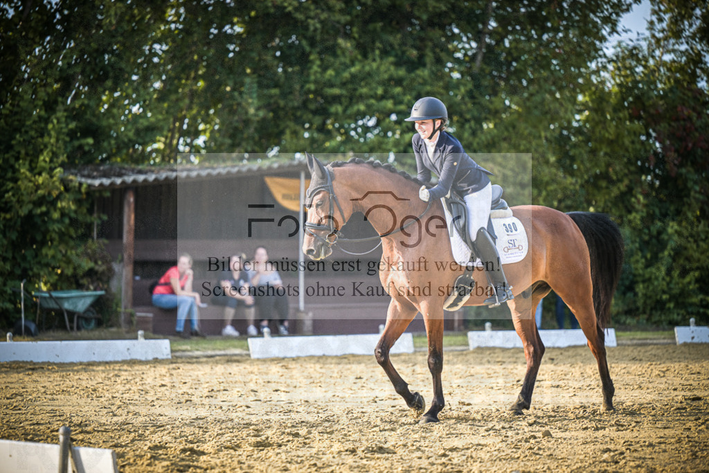 DOS_2054 | Entdecke hochwertige Reitturnierfotos von Foto Oger. Professionell, emotional und authentisch – jetzt Lieblingsmomente im Shop bestellen.Deutschlandweite Turnierfotografie. - Realisiert mit Pictrs.com