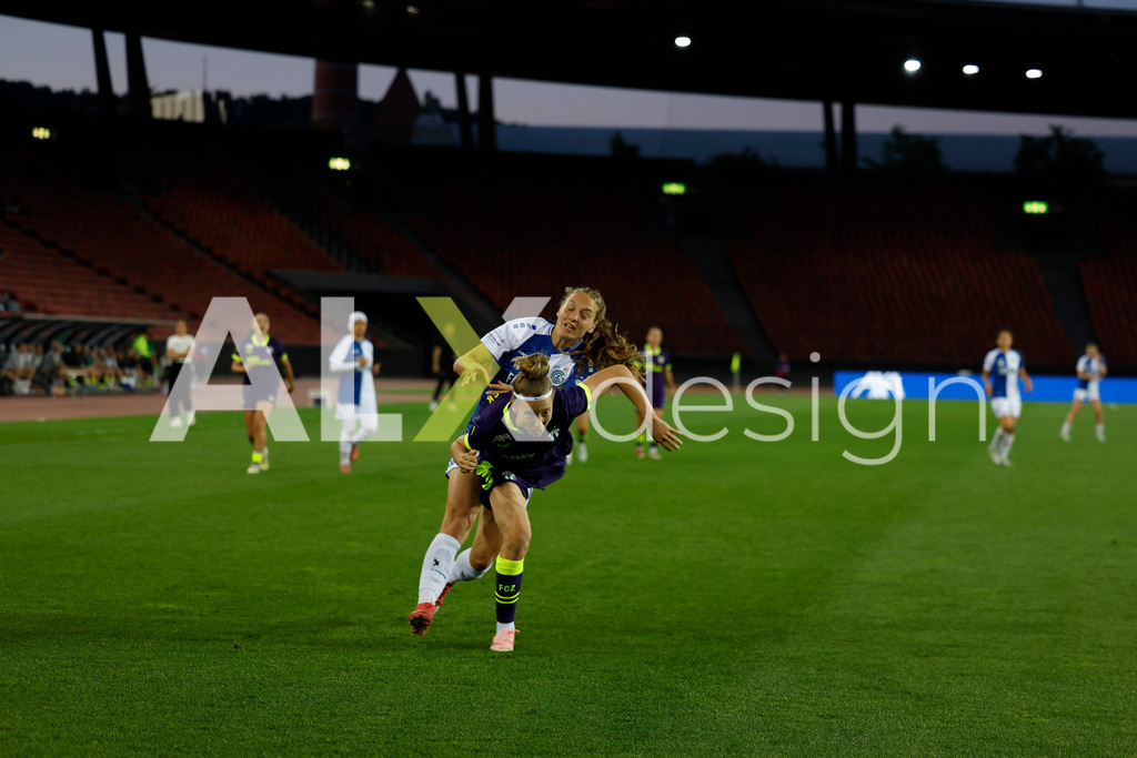 GC Zürich vs FC Zürich - AXA Women’s Super League Playoffs - Stadion Letzigrund | BRIGITTA PULINS of Grasshopper Club Zürich and MARLENE WILD of FC Zürich duel during the AXA Women’s Super League Playoffs quarter-final second leg between GC Zürich and FC Zürich at Stadion Letzigrund, Zurich, Switzerland. - Realisiert mit Pictrs.com