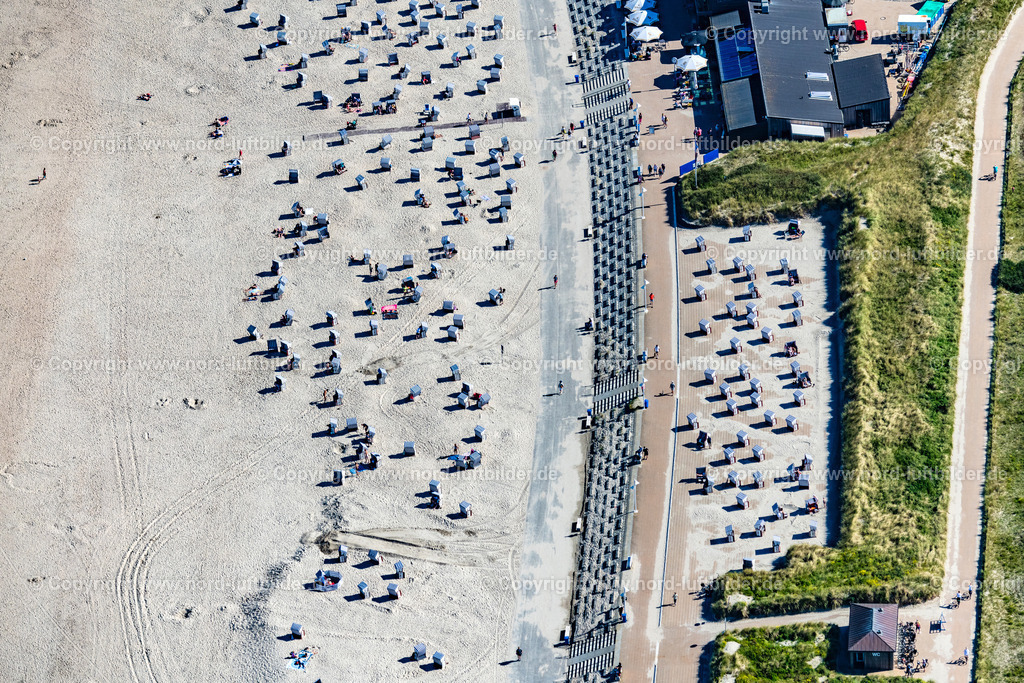 Norderney_Nordstrand_Strandkörbe_ELS_6908050923 | NORDERNEY 05.09.2023 Sandstrand- und Dünenlandschaft am Nordsrand mit Strankörben auf der Insel Norderney im Bundesland Niedersachsen, Deutschland. // Sandy beach and dune landscape on the northern edge with beach baskets on the island of Norderney in the state of Lower Saxony, Germany. Foto: Martin Elsen