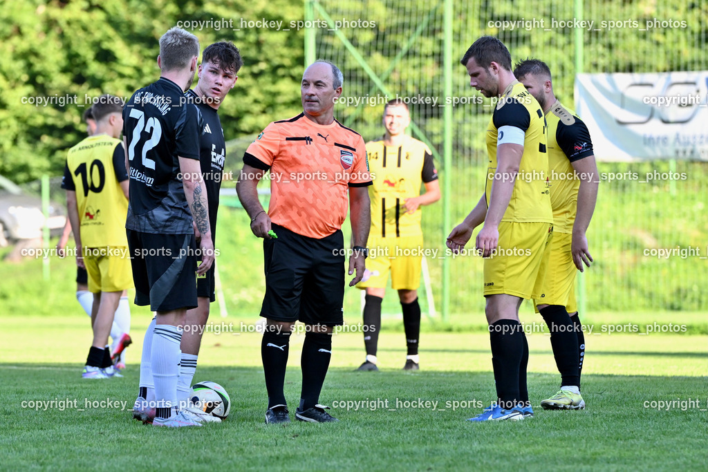 SV Arnoldstein vs. URC Thal Assling | #72 Ziga Anzelj Thal Assling, #11 Pascal Oliver Kofler Thal Assling, Thomas Christian Schmautz Referee, #31 Roman Binter SV Arnoldstein, SV Arnoldstein vs. URC Thal Assling, SV Arnoldstein vs. URC Thal Assling am 09.08.2025 in Arnoldstein (Waldparkstadion Arnoldstein), Austria, (Photo by Bernd Stefan)