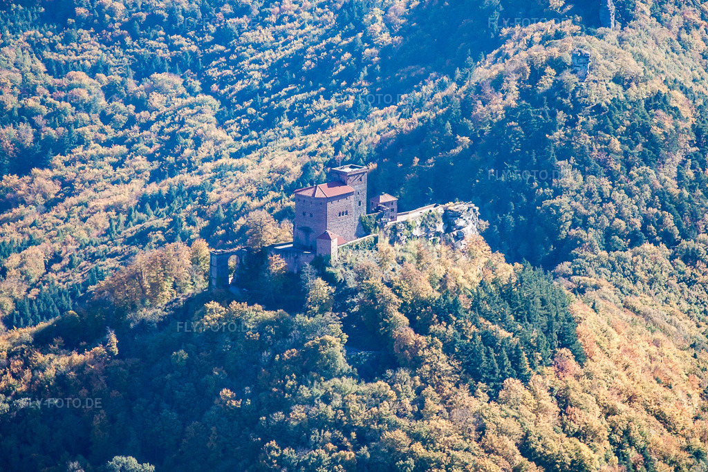 Luftbild: Burg Trifels in Annweiler am Trifels im Bundesland Rheinland-Pfalz in Deutschland. Foto: IMG_34645.jpg vom 26.10.2010 durch Werner Riehm/FLY-FOTO.de