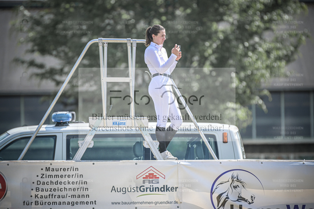 DOS_8688 | Entdecke hochwertige Reitturnierfotos von Foto Oger. Professionell, emotional und authentisch – jetzt Lieblingsmomente im Shop bestellen. - Realisiert mit Pictrs.com