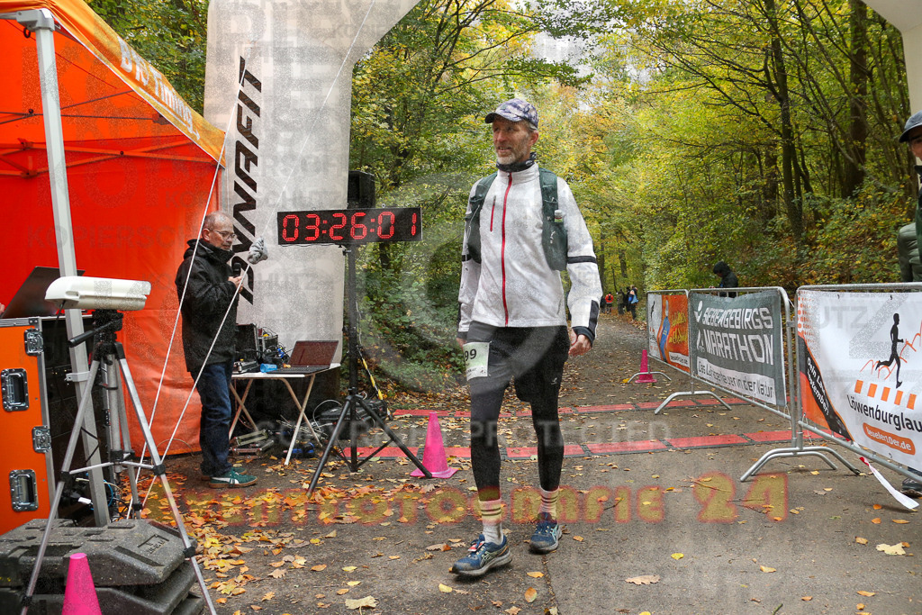 251026_1327_EX1_3510 | Sportfotografie im Rhein-Sieg Kreis, Köln, Bonn, NRW, Rheinland Pfalz, Hessen, etc. Unser Tätigkeitsfeld umfasst den Laufsport vom Volkslauf über den Marathon, Duathlon, Triathon bis zum Ultralauf wie Kölnpfad Ultra oder Schindertrail.