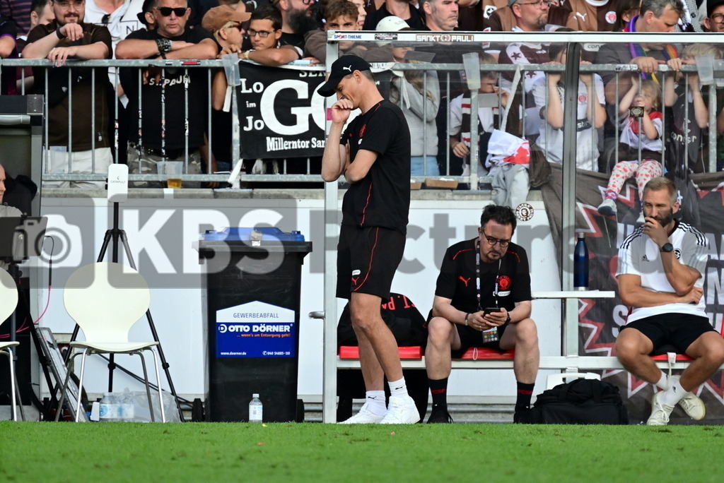 KBS Picture_FCStPauli-Heidenheim_079 | Blessin Alexander Trainer (St.Pauli) kann es nicht fassen ,Sportplatz :  Millerntor Stadion, - Realisiert mit Pictrs.com
