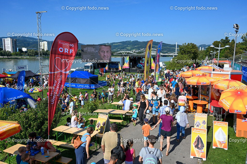 Kinderklangwolke Linz 2023_ 10.09.2023-6 | 10.09.2023, Donaulaende Linz, AUT, Kinderklangwolke 2023, im Bild Kinderklangwolke, Buehne, Zuschauer