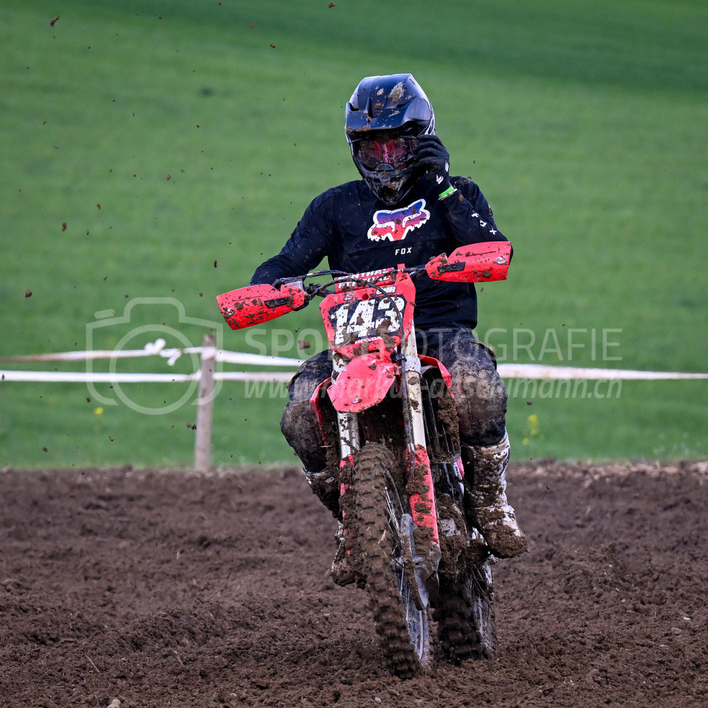 Motocross Schlatt bei Winterthur - 29. April 2023 | #143 Uhr Yannick aus Zuerich (CH) auf Honda in der Kategorie MX2 am Motocross Schlatt bei Winterthur, 29. April 2023.
Instagram: @mx_schlatt | @mc_wila | @sam_schweiz
Bild: Sportfotografie Markus Aeschimann | www.markus-aeschimann.ch - Realisiert mit Pictrs.com
