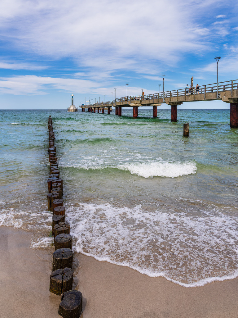 Seebrücke an der Ostseeküste in Zingst auf dem Fischland-Darß | Seebrücke an der Ostseeküste in Zingst auf dem Fischland-Darß.