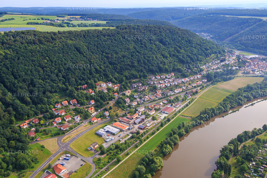Luftbild: Dorfansicht am Mainufer in Hasloch im Bundesland Bayern in Deutschland. Foto: IMG_089700.jpg vom 11.06.2016 durch Werner Riehm/FLY-FOTO.de