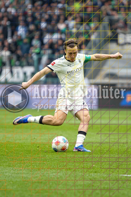 04.04.2026, GER, Fussball, Herren, 1. BL, Saison 2025/2026, Borussia Mönchengladbach - 1. FC Heidenheim | Rocco Reitz (Borussia Mönchengladbach) in Aktion am Ball, Einzelaktion 