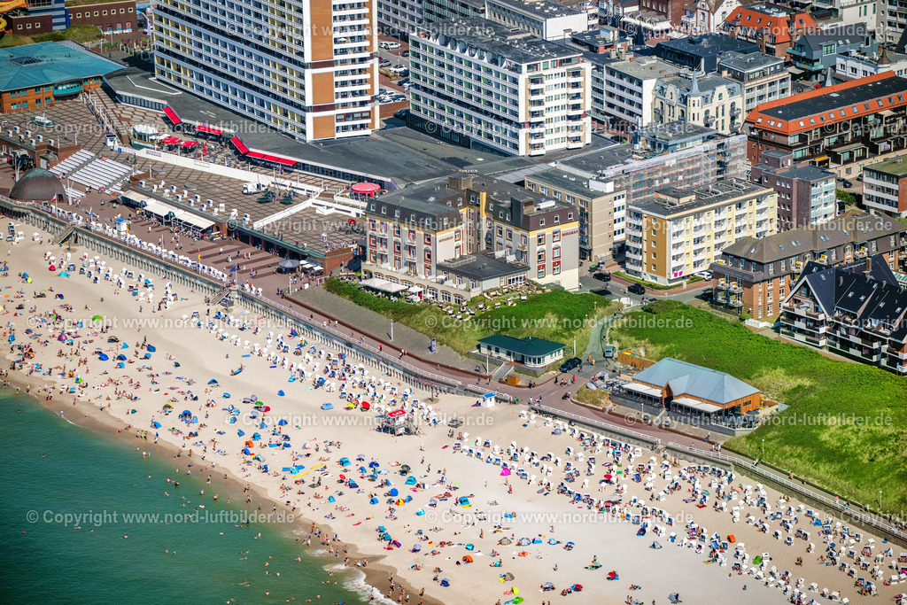 Sylt_Westerland_Hotel_Miramar_Strand_ELS_6241130825 | SYLT 13.08.2025 Hochhaus- Gebäude der Hotelanlage " Hotel Miramar " an der Dünenstraße im Ortsteil Westerland in Sylt Nordsee - Insel im Bundesland Schleswig-Holstein, Deutschland. Weiterführende Informationen bei: Kreis Hotel GmbH & Co. KG. // High-rise building of the hotel complex " Hotel Miramar " on street Duenenstrasse in the district Westerland in Sylt North Sea Island in the state Schleswig-Holstein, Germany. Further information at: Kreis Hotel GmbH & Co. KG. Foto: Martin Elsen