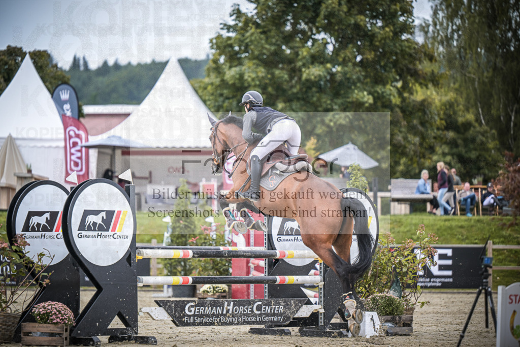 DOS_2028 | Entdecke hochwertige Reitturnierfotos von Foto Oger. Professionell, emotional und authentisch – jetzt Lieblingsmomente im Shop bestellen.Deutschlandweite Turnierfotografie. - Realisiert mit Pictrs.com