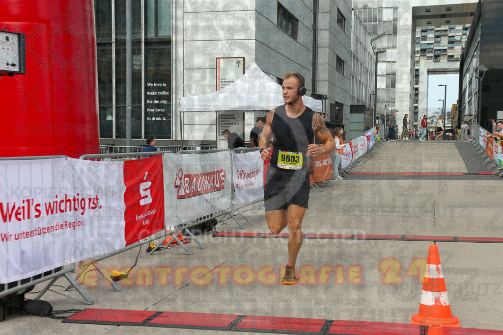 250920_1318_EX1_3994 | Sportfotografie im Rhein-Sieg Kreis, Köln, Bonn, NRW, Rheinland Pfalz, Hessen, etc. Unser Tätigkeitsfeld umfasst den Laufsport vom Volkslauf über den Marathon, Duathlon, Triathon bis zum Ultralauf wie Kölnpfad Ultra oder Schindertrail.