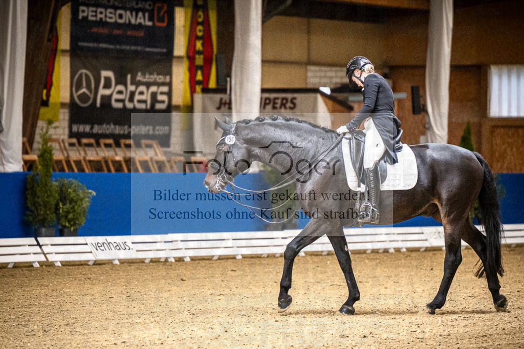 DOS_2568 | Entdecke hochwertige Reitturnierfotos von Foto Oger. Professionell, emotional und authentisch – jetzt Lieblingsmomente im Shop bestellen.Deutschlandweite Turnierfotografie. - Realisiert mit Pictrs.com