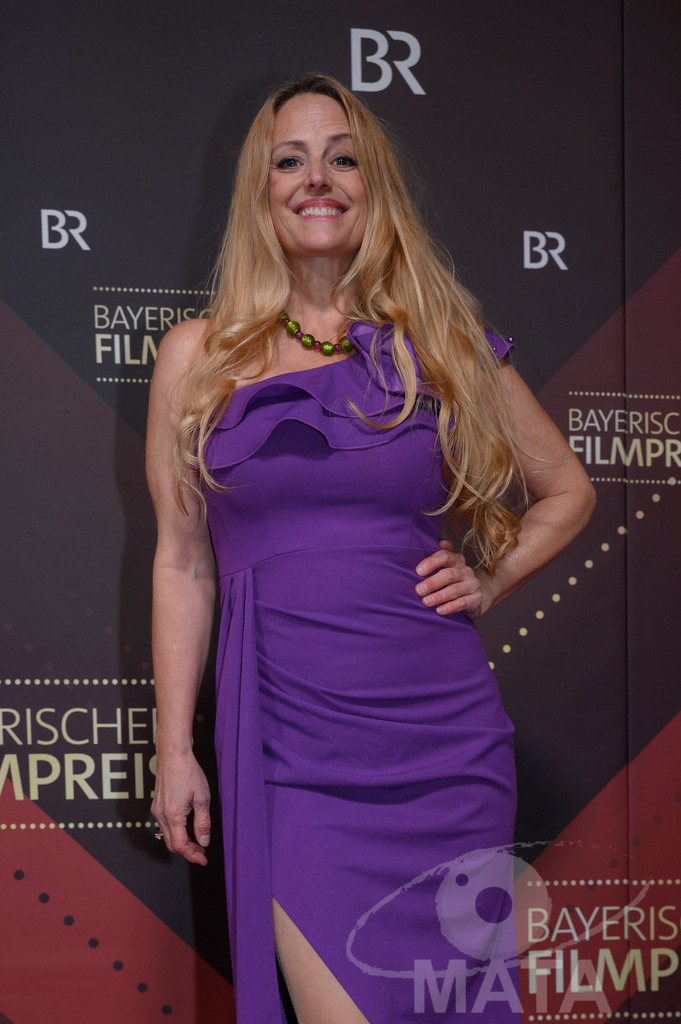 _DWI4707 | Annika Ziegltrum bei der Verleihung des 47. Bayerischen Filmpreises 2026  im Prinzregententheater. München, Deutschland. Der Bayerische Filmpreis wird seit 1979 von der Bayerischen Staatsregierung verliehen, um die Bedeutung des Kinofilms als Kulturgut herauszustellen - Realisiert mit Pictrs.com