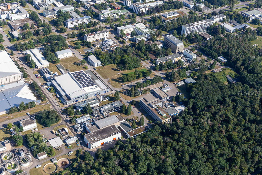 Luftbild: KIT Campus Nord, Linkenheimer Straße, ZAG Zyklotron, Werksfeuerwehr im Ortsteil Leopoldshafen in Eggenstein-Leopoldshafen im Bundesland Baden-Württemberg in Deutschland. Foto: IMG_128295.jpg vom 12.08.2021 durch Werner Riehm/FLY-FOTO.de
