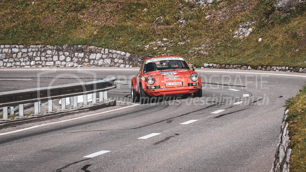 19. Arosa ClassicCar 2023 - 2. September 2023 | 19. Arosa ClassicCar 2023
Arosa, Schweiz
Feustel Florian aus Neunkirch mit der Startnummer 501 in einem Porsche 911 2, 3l SR, Jahrgang 1969, in der Klasse Competition.
@arosaclassiccar, @arosa.official, #arosaclassiccar, #arosa, #76curves, #classiccar
Bild: Sportfotografie Markus Aeschimann | www.markus-aeschimann.ch - Realisiert mit Pictrs.com