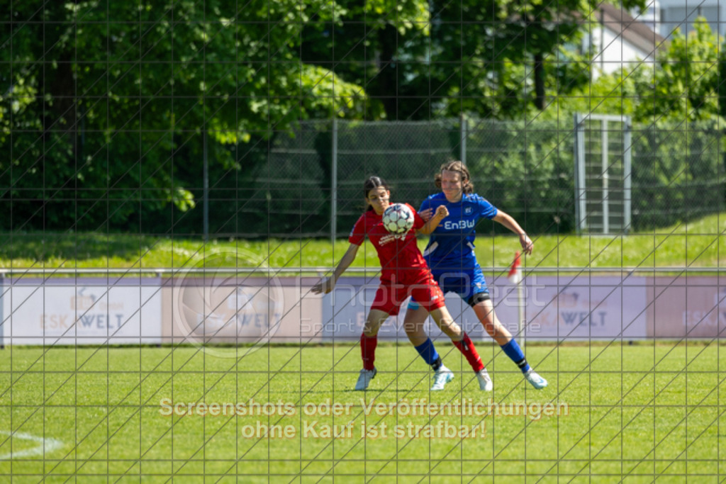 20250510_144038_0559 | Pelin Polat (1.FC Donzdorf #07)1.FC Donzdorf (rot) vs. Karlsruher SC (blau), Fussball, EnBW-Oberliga B -Juniorinnen, 23. Spieltag, Saison 2024/2025, Rasenplatz, Lautertal Stadion, Süßener Straße 16, 73072 Donzdorf, 10.05.2025 - 14:00 Uhr,Foto: PhotoPeet-Sportfotografie/Peter Harich