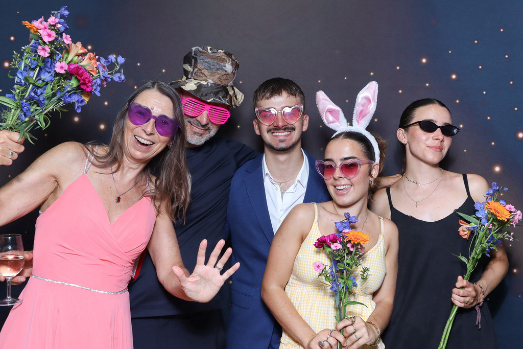 ZD260628112736-101 | Fotoshop von zweidimensional Fotografie. Ihr Fotograf im Aargau. Abzüge von Ihrem Fotobox Event bestellen.Abzüge von Ihrem Hochzeit bestellen.Abzüge von Ihrem Schulfotograf bestellen.