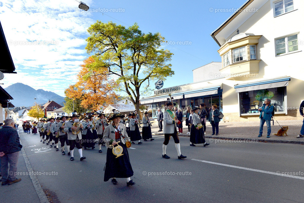 d-news-2022-Okt16-LJ_Erntedank_Reutte-BMK_Reutte-WTV_4760 | Info aus dem Bezirk Reutte/Ausserfern Tirol sowie eine umfangreiche Bilddatenbank über die gesamte Region: Lechtal, Talkessel Reutte, Tannheimertal, Zwischentoren. Lech, Plansee, Zugspitze, Grenztunnel, B179, Fernpassstraße, Verkehr, Lawinen, Tradition, - Realisiert mit Pictrs.com