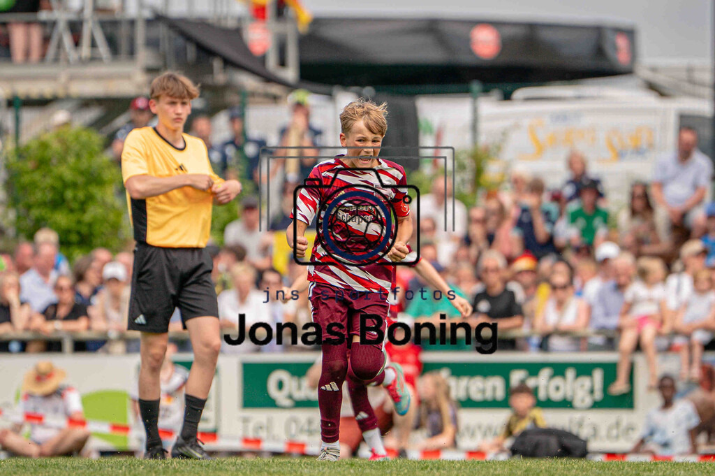 Fußball I E-Junioren I Saison 2025-2026 I OM-Cup Lüsche I Sonntag  I 24693 | jns.sportfotos - Realisiert mit Pictrs.com
