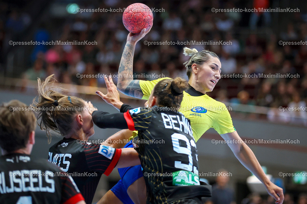 DHB13072401057 | 13.07.2024, Handball, Länderspiel Frauen, Dortmund, Westfalenhalle, DHB, Olympia Vorbereitung, Deutschland - Brasilien:  Adriana Cardoso (BRA)