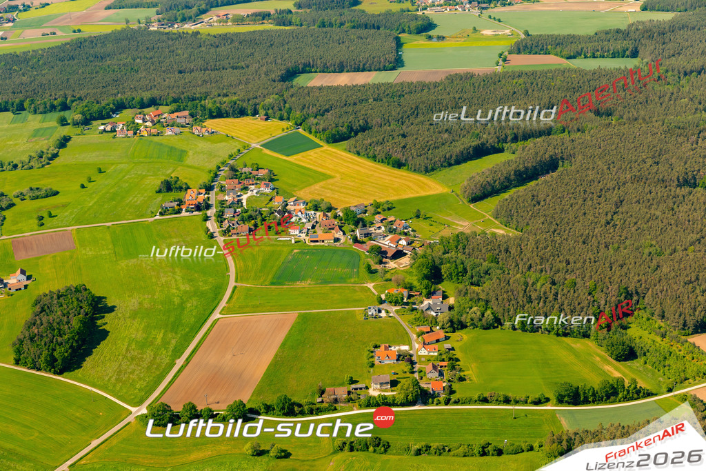 Das Luftbild zeigt : Heubühl Roth - Die Luftaufnahme wurde 2024 vom UL-Flugzeug aus erstellt ( keine Drohne ) - Hochauflösende Luftaufnahme - Für grossformatige Ausdrucke geeignet. Die Geschenkidee !Mit Lizenz und Bildrechte bestellbar