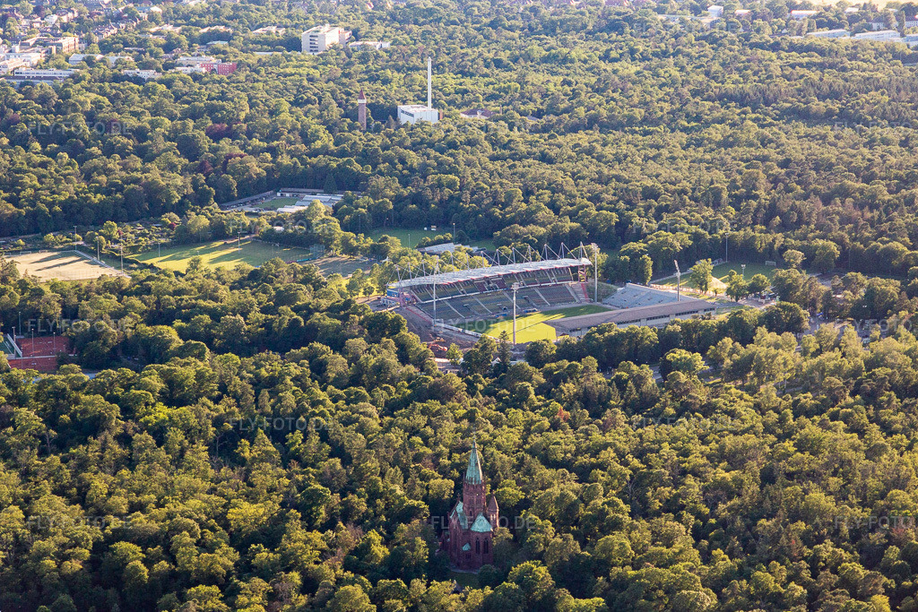 Luftbild: Wildparkstadion von Südwesten im Ortsteil Oststadt in Karlsruhe im Bundesland Baden-Württemberg in Deutschland. Foto: IMG_115197.jpg vom 13.06.2019 durch Werner Riehm/FLY-FOTO.de
