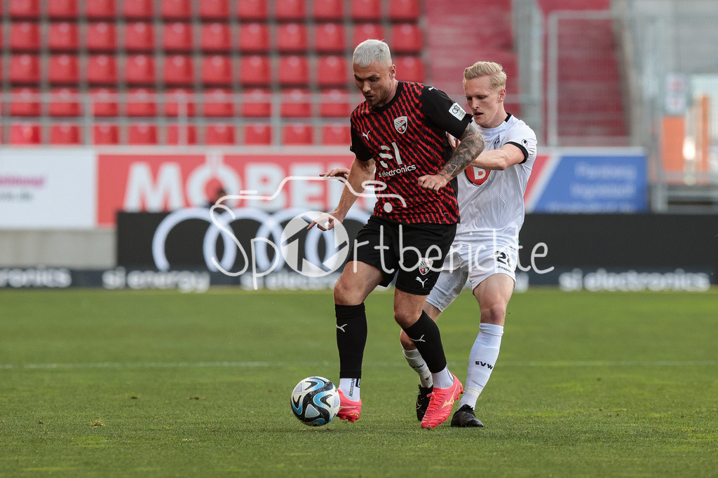 FC Ingolstadt - SV Waldhof Mannheim | im duell Maximilian DITTGEN (FCI #10) und Julian RIECKMANN (SVW #21) / Zweikampf