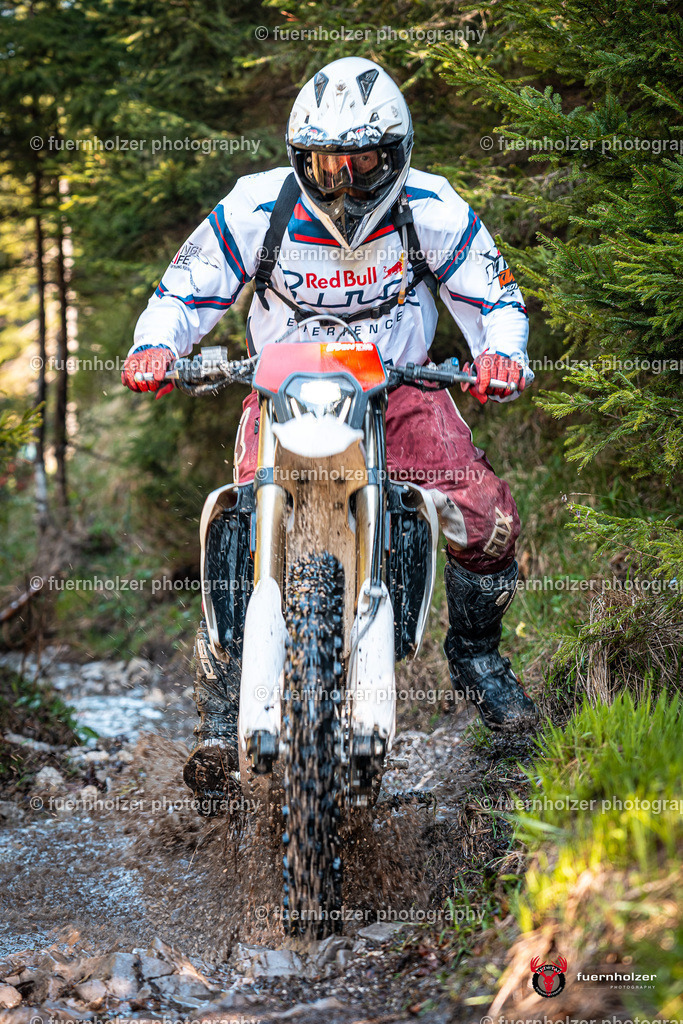 fuernholzer_250501-C1-141 | Fotografische Impressionen von der Red Stag Enduro Extreme by fuernholzer-photography.com. Endurosport in Österreich fotografisch festgehalten von fuernholzer. Auftragsfotografie für Private, Gewerbefotos und Industriefotografie. Eventfotografie, Sportfotografie und Motorsportfotografie. Anbieter von Fotoworkshops, Fototraining, fotografischen Vorträgen und Fotoseminaren.