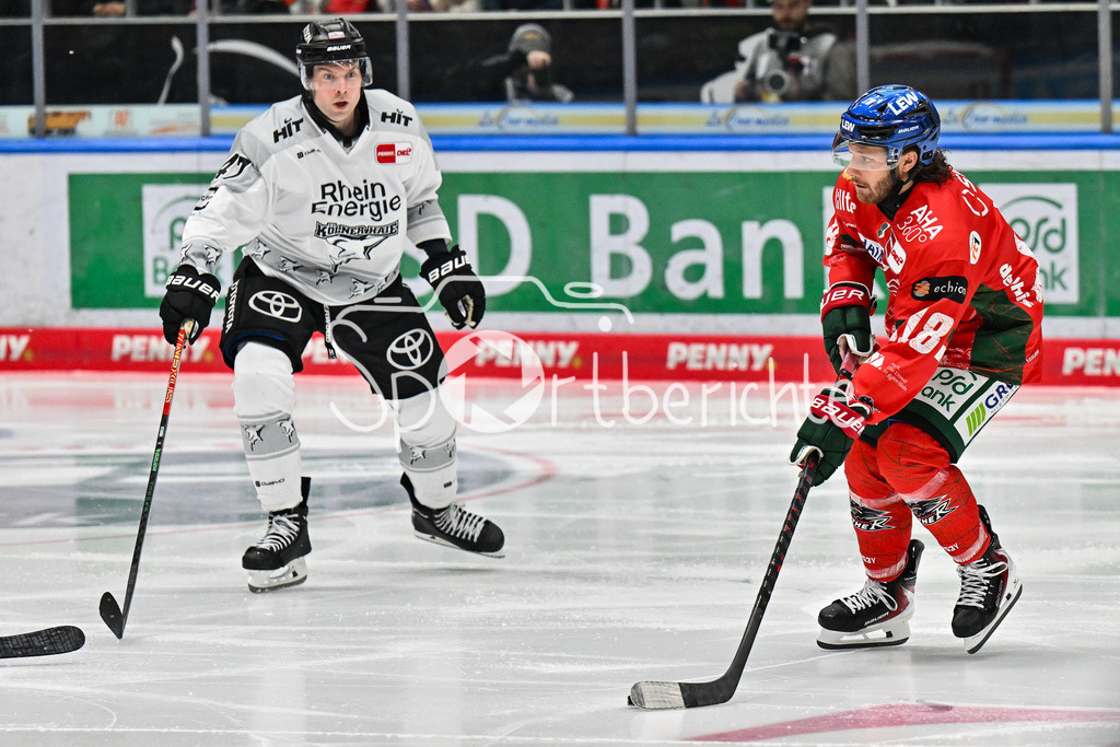 Augsburger Panther - Kölner Haie | Im Suwll Veli-Matti VITTASMÄKI (Kölner Haie 47) und Anthony LOUIS (Augsburger Panther #18) / Zweikampf / DEL: Augsburger Panther - Kölner Haie; Curt Frenzel Stadion am 26.09.2025