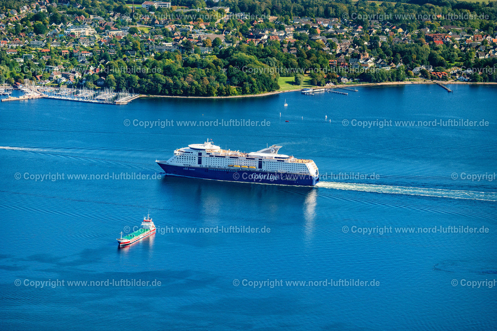 Colorline_Color_Fantasy_Fähre_Kiel-Oslo_ELS_3161200922 | KIEL 20.09.2022 Kreuzfahrt- Passagier- und Fahrgast- Schiff " Color Fantasy " (IMO Nummer 9278234) beim Einlaufen in Kiel im Bundesland Schleswig-Holstein, Deutschland. Weiterführende Informationen bei: Color Line GmbH. // Cruise passenger ship "Color Fantasy" (IMO number 9278234) arriving in Kiel in the state Schleswig-Holstein, Germany. Further information at: Color Line GmbH. Foto: Martin Elsen