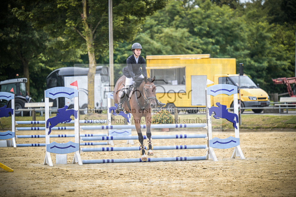 DOS_2332 | Entdecke hochwertige Reitturnierfotos von Foto Oger. Professionell, emotional und authentisch – jetzt Lieblingsmomente im Shop bestellen.Deutschlandweite Turnierfotografie. - Realisiert mit Pictrs.com