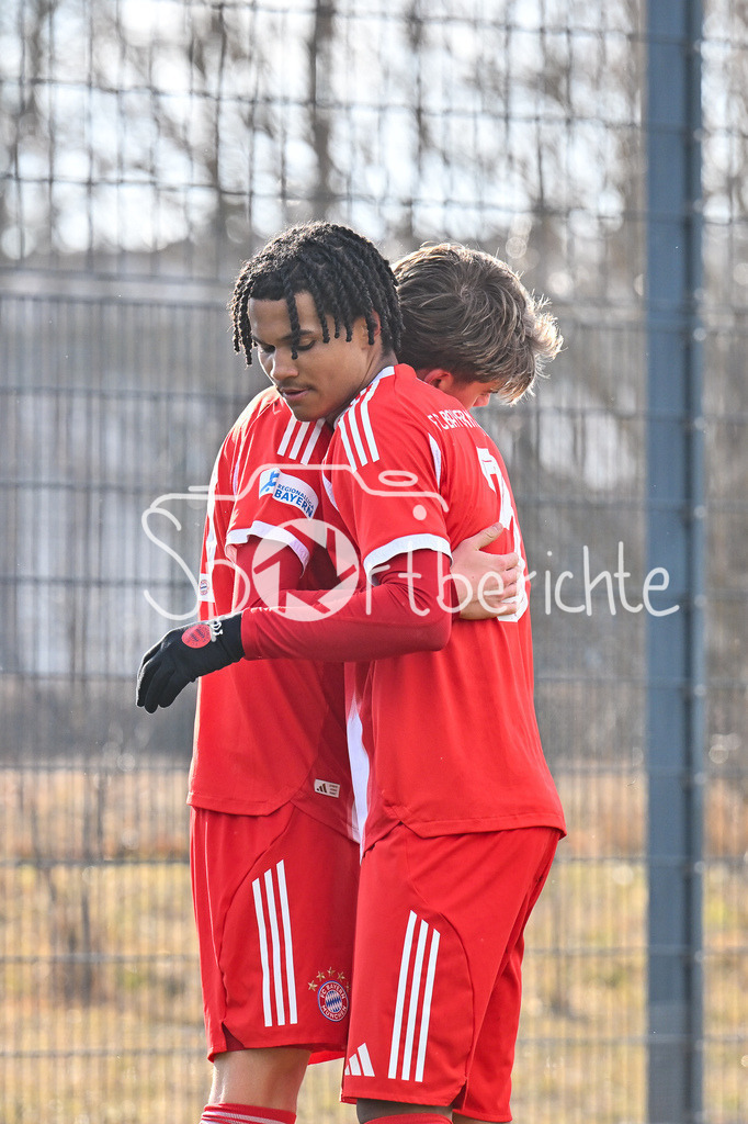 FC Bayern Amateure - FC Viktoria Pilsen U23 | MUNICH, GERMANY - 03. FEBRUARY: Jubel der Bayern nach dem Treffer zum 1-0 durch Guido DELLA ROVERE (FC Bayern München II 10) / Tor / Torschuetze / Freude / Happy während dem Testspiel zwischen den Amateuren des FC Bayern und dem FC Viktoria Pilsen B am FC Bayern Campus