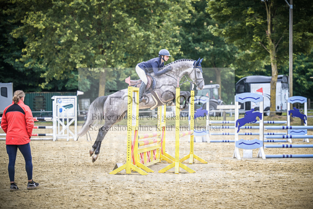 DOS_3973 | Entdecke hochwertige Reitturnierfotos von Foto Oger. Professionell, emotional und authentisch – jetzt Lieblingsmomente im Shop bestellen.Deutschlandweite Turnierfotografie. - Realisiert mit Pictrs.com