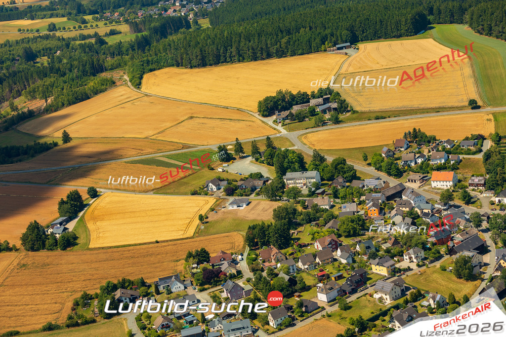 Klassische Luftaufnahme ohne Drohne zeigt:Marlesreuth bei Naila - Die Luftbildaufnahme wurde 2025 vom UL-Flugzeug heraus erstellt ( keine Drohne ) - Hochauflösende Luftaufnahme -Nicht vergleichbar mit Google Maps oder Satelittenbilder- Die Geschenkidee !Mit Lizenz und Bildrechte bestellbar