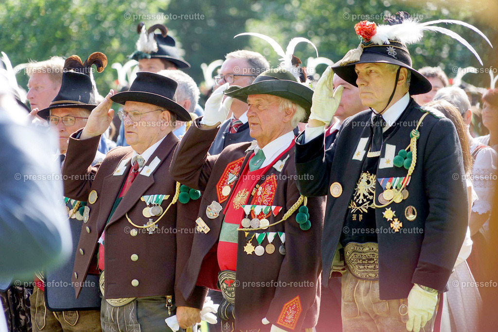 a-news-2023-Juli23-Regimentsschuetzenfest-Steeg-Feldmesse-DSC07072 | Info aus dem Bezirk Reutte/Ausserfern Tirol sowie eine umfangreiche Bilddatenbank über die gesamte Region: Lechtal, Talkessel Reutte, Tannheimertal, Zwischentoren. Lech, Plansee, Zugspitze, Grenztunnel, B179, Fernpassstraße, Verkehr, Lawinen, Tradition, - Realisiert mit Pictrs.com