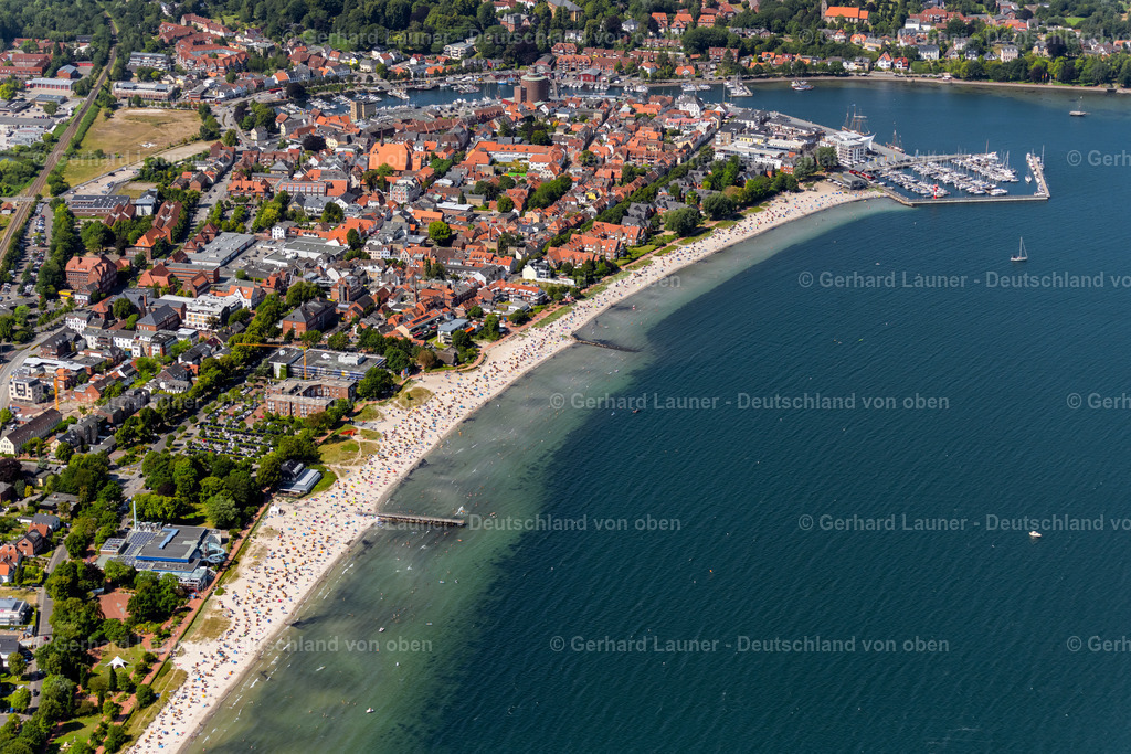 4037892 | ECKERNFöRDE 07.08.2020 Stadtansicht vom Innenstadtbereich in Eckernförde an der Küstenlinie der Ostsee im Bundesland Schleswig-Holstein. // City view of the city area of Eckernfoerde at the coastline of the baltic sea in the state Schleswig-Holstein. Foto: Gerhard Launer