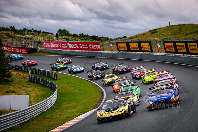 DTM325_060713323006234JS_TU | DTM, 5. + 6. Rennen Zandvoort 2025 - Foto: Gruppe C Photography; #63 Lamborghini Huracán GT3 EVO 2, TGI Team Lamborghini by GRT: Jordan Pepper; #24 Mercedes-AMG GT3, Mercedes-AMG Team Winward: Maro Engel - Realisiert mit Pictrs.com