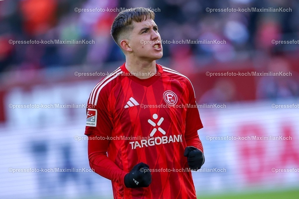 Due01022501091 | 01.02.2025, Fußball, Fortuna Düsseldorf - SSV Ulm 1846, 2.. Fußball Bundesliga, 20. Spieltag, Merkur Spiel-Arena, Saison 2024 2025: Freude nach dem 3:2 Sieg der Fortuna. Isak Johannesson (Fortuna Düsseldorf #8) jubelndDFB regulations prohibit any use of photographs as image sequences and or quasi-video.