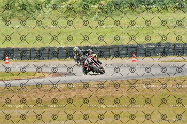 25bt05-1564 | markuskiefer.com - Realisiert mit Pictrs.com