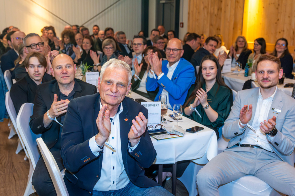 top-top.de 260306-176 | Foto, Video, Fotografie, Videografie, Fotobox, DJ, Discjockey, Musik, Musikbox, Veranstaltung, Photobooth, Amazon, Ebay, Buchtipp, Bestseller, Autor, Verlag, Buch, Wesel, Hamminkeln, NRW, Dinslaken, Rees, Drohne, Hochzeit, Party, Fotobox, Wesel, Fotograf