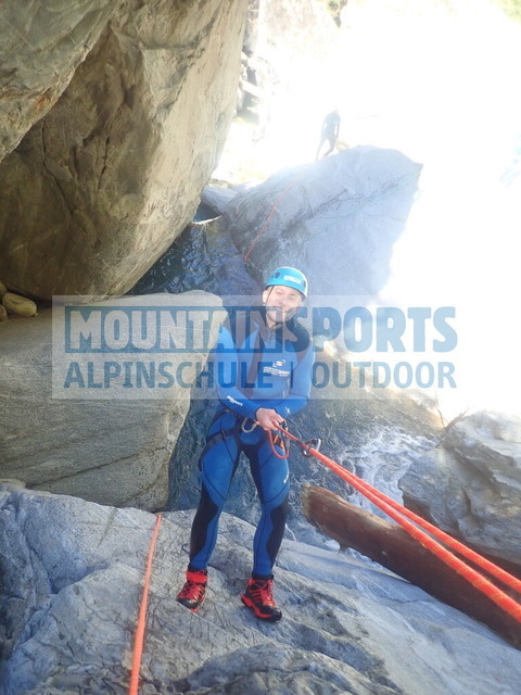 PC020030 | Bestelle die Bilder deines Berg- oder Wasser-Abenteuers mit Mountain Sports bequem von zu Hause aus direkt über unseren Online Fotoshop von pictrs.com. - Realisiert mit Pictrs.com