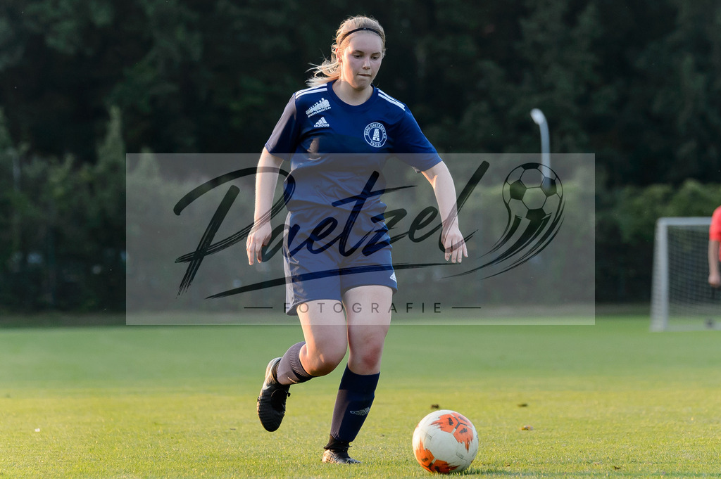 GREBES20210719_052 | Fussball, Frauen:   beim Spiel der 1. Kreisklasse zwischen TSG 07 Burg Gretesch IV und TuS Bad Essen im TSG-Sportpark am 19.07.2021 in Osnabrueck, Deutschland. - Realisiert mit Pictrs.com