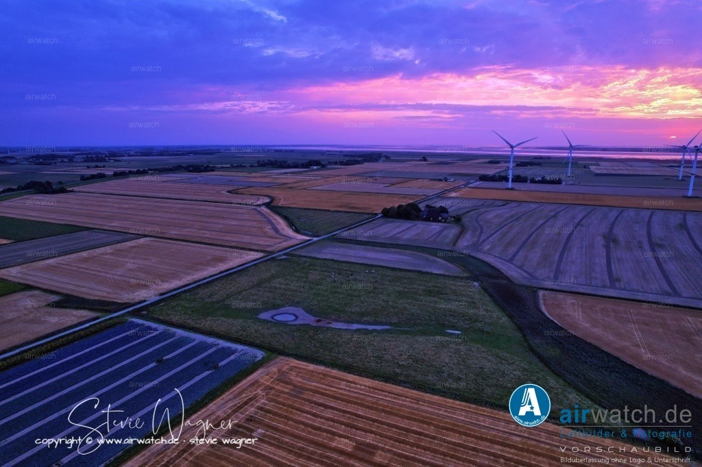 Windpark - Simonsberg | Entdecken Sie atemberaubende Luftbilder und Fotografien auf airwatch.de - Tauchen Sie ein in eine Welt voller faszinierender Aufnahmen aus der Vogelperspektive.