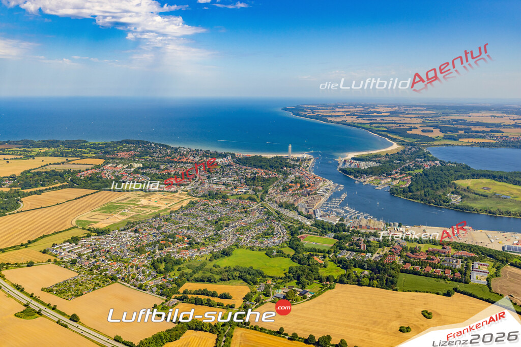 Schrägluftbild  Travemünde Ostsee  Lübeck - Das Luftbild wurde 2025 vom UL-Flugzeug heraus erstellt (ohne Drohne- keine Drohnenaufnahme ) - Hochauflösende Luftaufnahme -Nicht vergleichbar mit Google Maps oder Satelittenbilder- Die Geschenkidee !Mit Lizenz und Bildrechte bestellbar