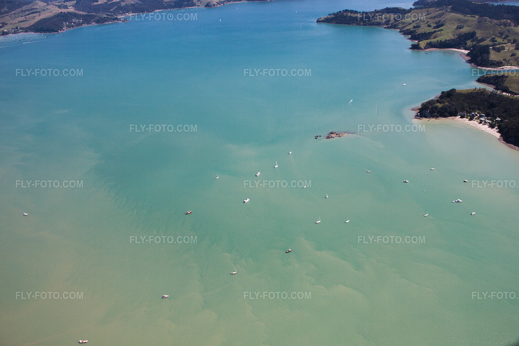 Aerial view: View of the town in the district Wyuna Bay in Coromandel in the state Waikato, New Zealand. – Photo: IMG_55755.jpg taken on 01/12/2013 by Werner Riehm/FLY-FOTO.com – Resolution of the original: 4332 x 2888 px